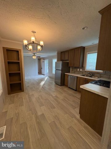 65 FOREST DR, Pennsville, NJ 08070