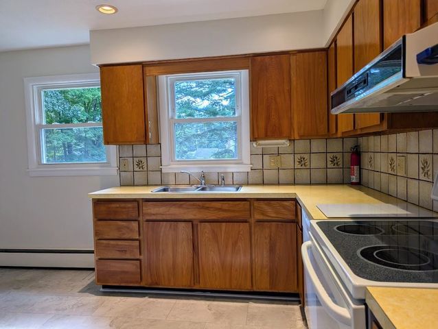 354 Amesbury Road, Hopkinton, NH 03229