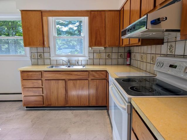 354 Amesbury Road, Hopkinton, NH 03229