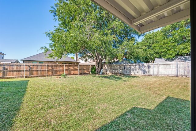 1013 N Knowles Drive, Saginaw, TX 76179