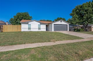 1013 N Knowles Drive, Saginaw, TX 76179