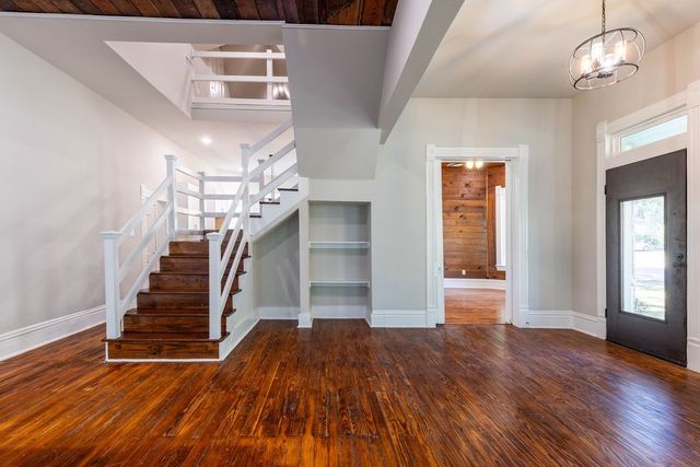 607 N Dallas Street, Ennis, TX 75119