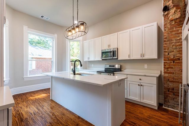 607 N Dallas Street, Ennis, TX 75119