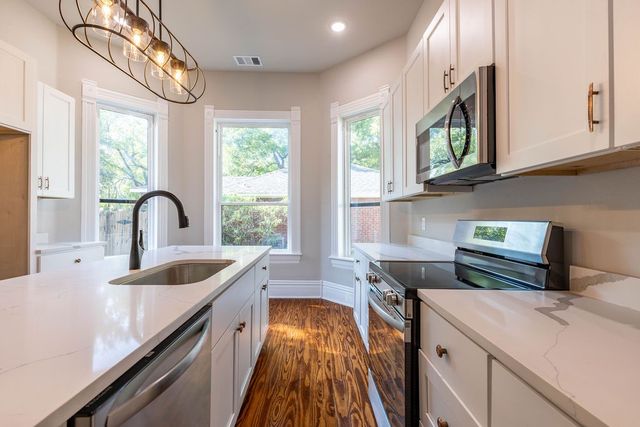 607 N Dallas Street, Ennis, TX 75119