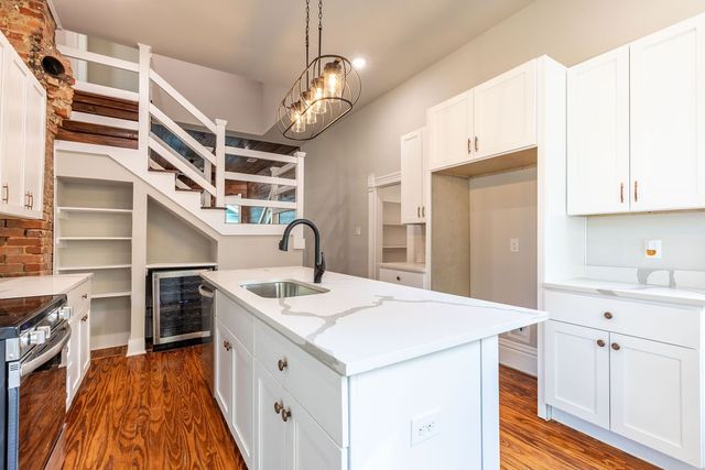 607 N Dallas Street, Ennis, TX 75119