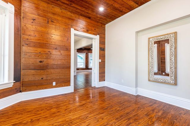 607 N Dallas Street, Ennis, TX 75119