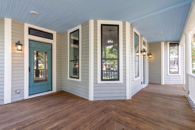 607 N Dallas Street, Ennis, TX 75119