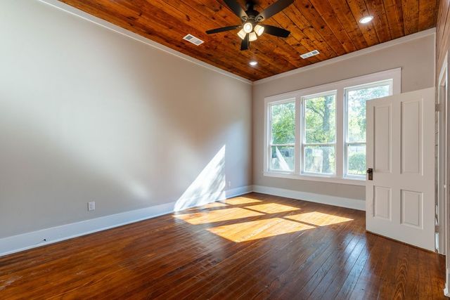 607 N Dallas Street, Ennis, TX 75119