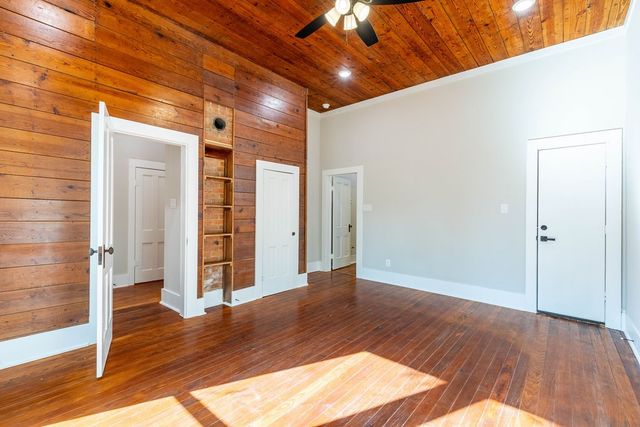 607 N Dallas Street, Ennis, TX 75119