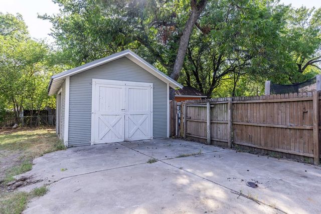 607 N Dallas Street, Ennis, TX 75119