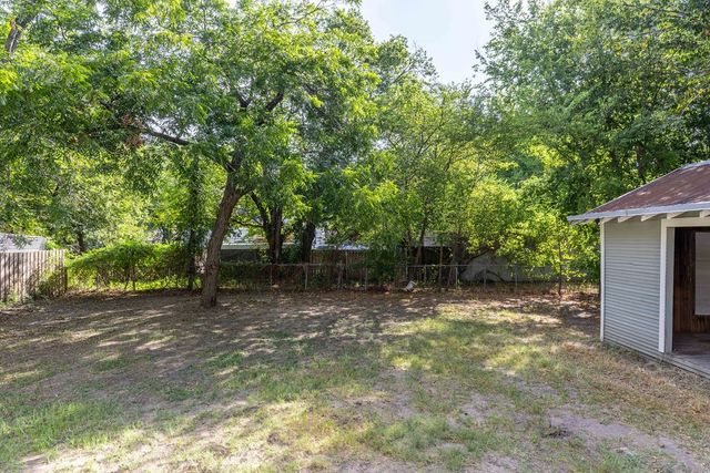 607 N Dallas Street, Ennis, TX 75119