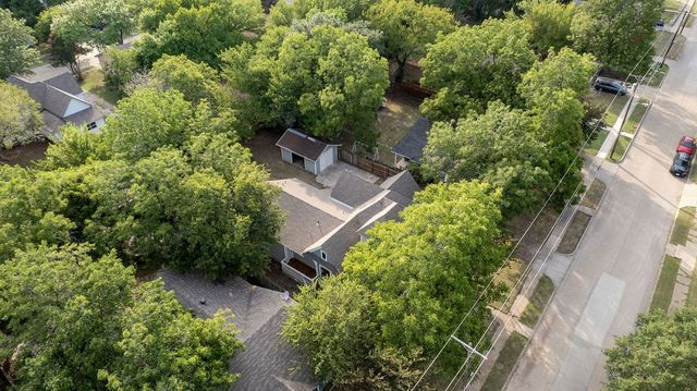 607 N Dallas Street, Ennis, TX 75119