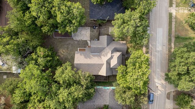 607 N Dallas Street, Ennis, TX 75119