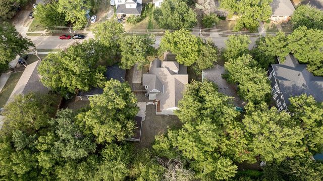607 N Dallas Street, Ennis, TX 75119