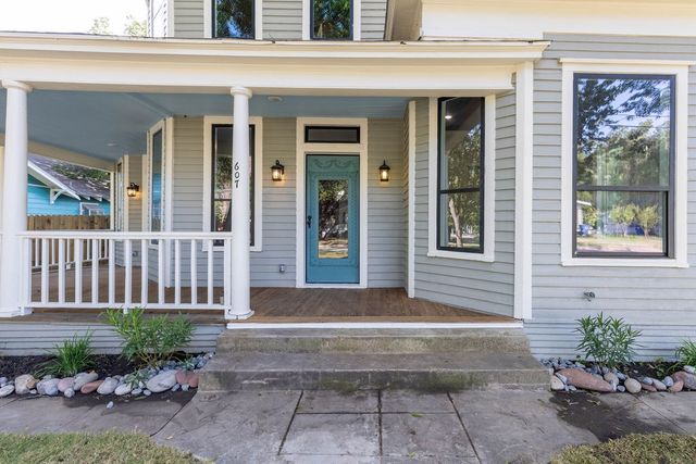 607 N Dallas Street, Ennis, TX 75119