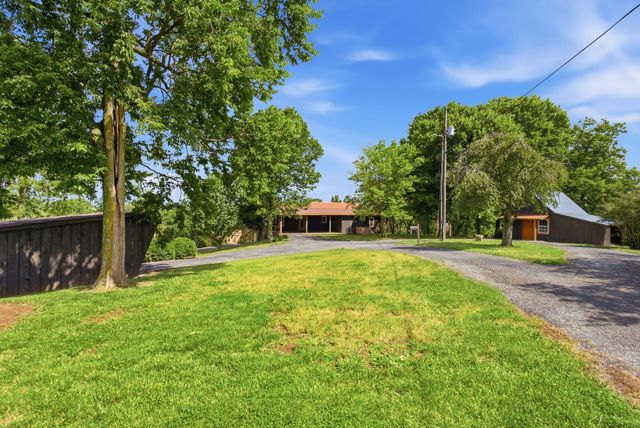 535 Twin Lakes Drive, Lancaster, KY 40444