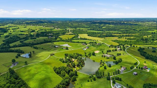 535 Twin Lakes Drive, Lancaster, KY 40444