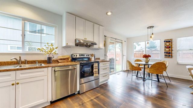 487 Noonan Ranch Ln, Santa Rosa, CA 95403