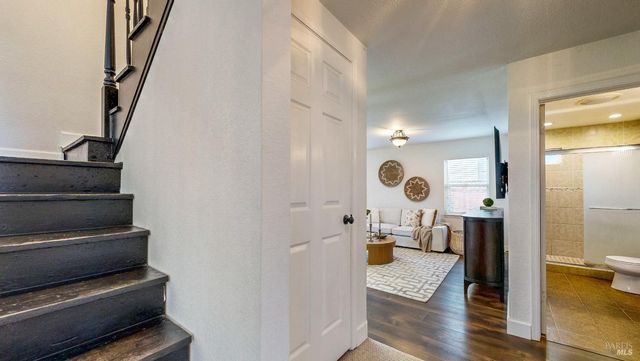 487 Noonan Ranch Ln, Santa Rosa, CA 95403