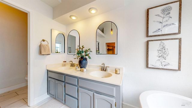 487 Noonan Ranch Ln, Santa Rosa, CA 95403