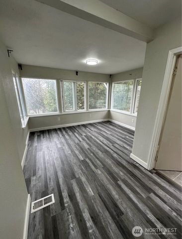10033 Des Moines Memorial Drive S, Seattle, WA 98168