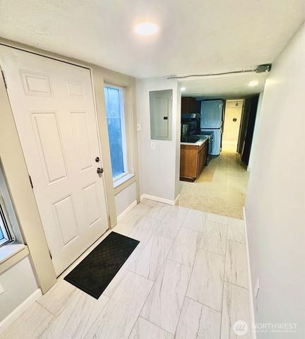 10033 Des Moines Memorial Drive S, Seattle, WA 98168