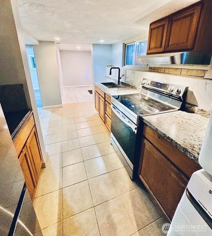 10033 Des Moines Memorial Drive S, Seattle, WA 98168