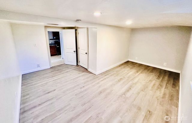 10033 Des Moines Memorial Drive S, Seattle, WA 98168