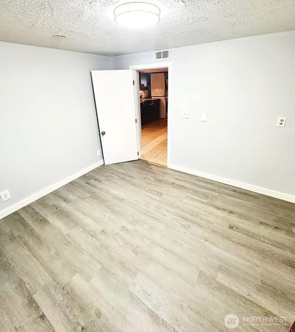 10033 Des Moines Memorial Drive S, Seattle, WA 98168