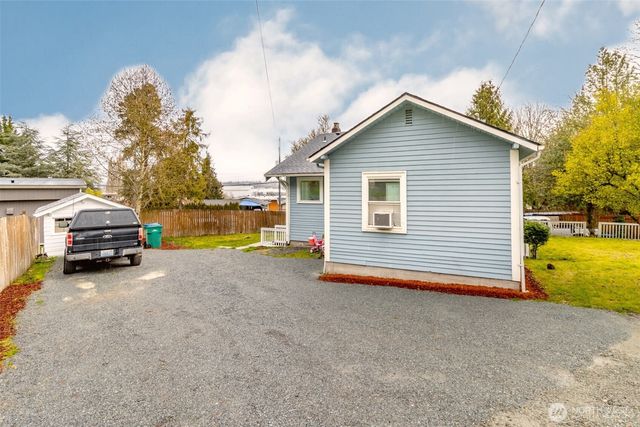 10033 Des Moines Memorial Drive S, Seattle, WA 98168
