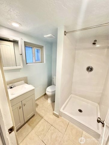 10033 Des Moines Memorial Drive S, Seattle, WA 98168