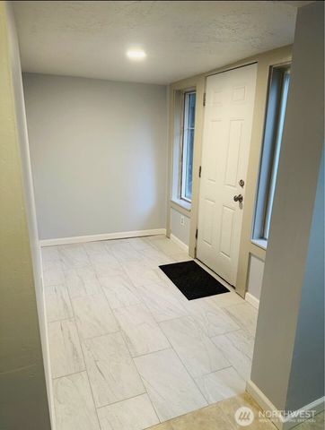 10033 Des Moines Memorial Drive S, Seattle, WA 98168