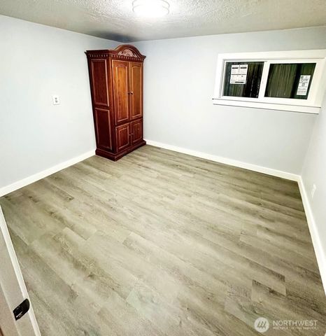 10033 Des Moines Memorial Drive S, Seattle, WA 98168
