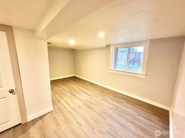 10033 Des Moines Memorial Drive S, Seattle, WA 98168