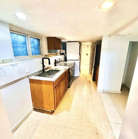 10033 Des Moines Memorial Drive S, Seattle, WA 98168