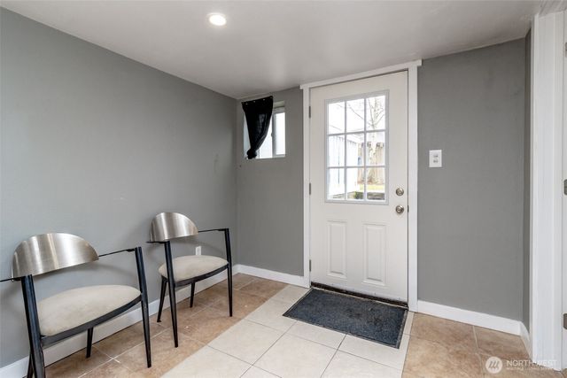 10033 Des Moines Memorial Drive S, Seattle, WA 98168