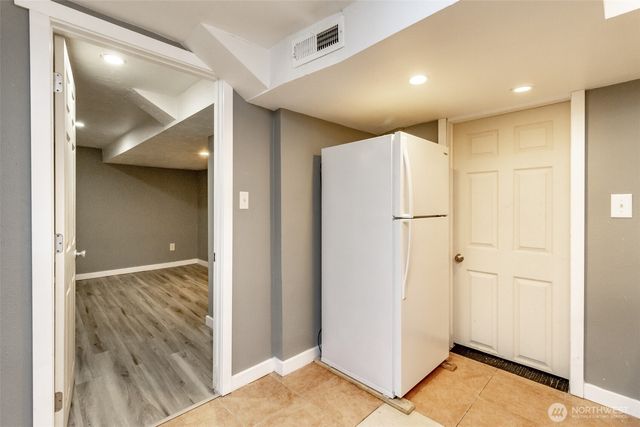10033 Des Moines Memorial Drive S, Seattle, WA 98168