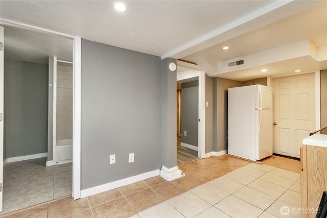 10033 Des Moines Memorial Drive S, Seattle, WA 98168