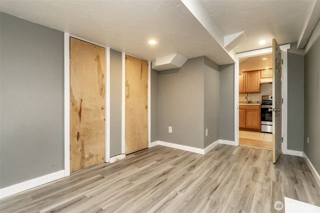 10033 Des Moines Memorial Drive S, Seattle, WA 98168