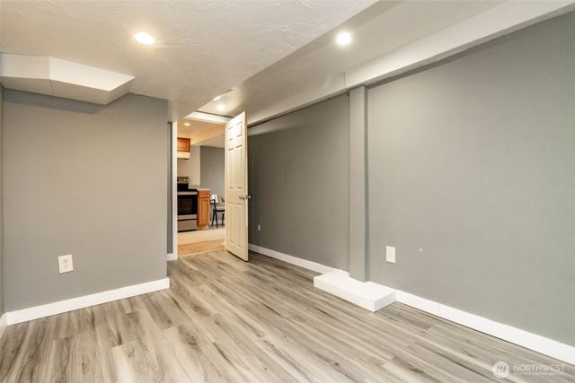 10033 Des Moines Memorial Drive S, Seattle, WA 98168