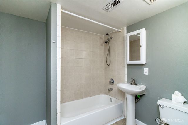 10033 Des Moines Memorial Drive S, Seattle, WA 98168