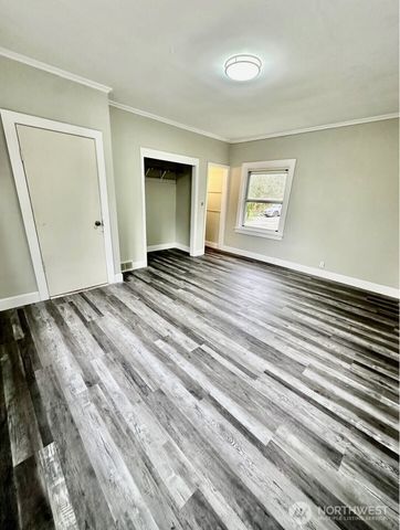 10033 Des Moines Memorial Drive S, Seattle, WA 98168