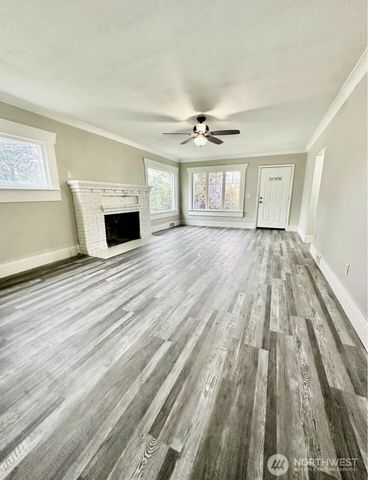 10033 Des Moines Memorial Drive S, Seattle, WA 98168