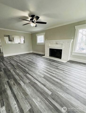 10033 Des Moines Memorial Drive S, Seattle, WA 98168