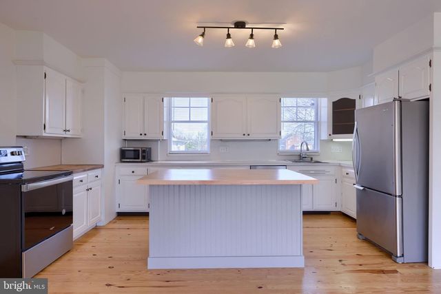 938 LITITZ PIKE, Lititz, PA 17543