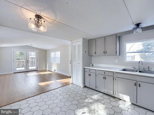 938 LITITZ PIKE, Lititz, PA 17543