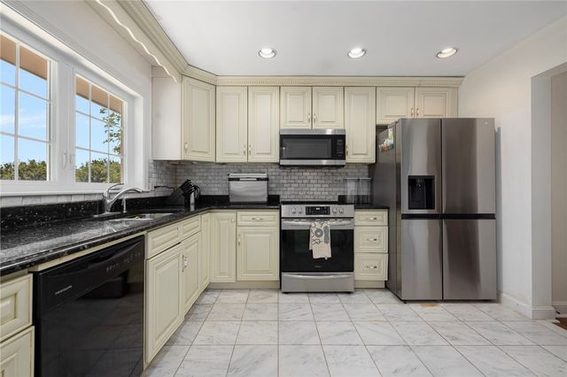 223 Corey Lane, Middletown, RI 02842