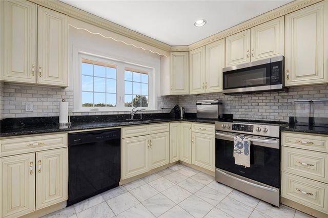 223 Corey Lane, Middletown, RI 02842