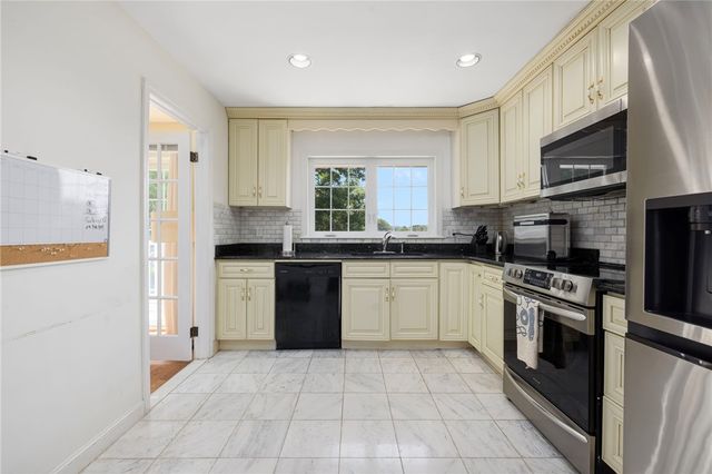 223 Corey Lane, Middletown, RI 02842