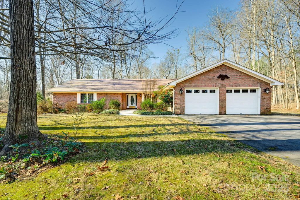 1020 Pebble Point, Salisbury, NC 28146